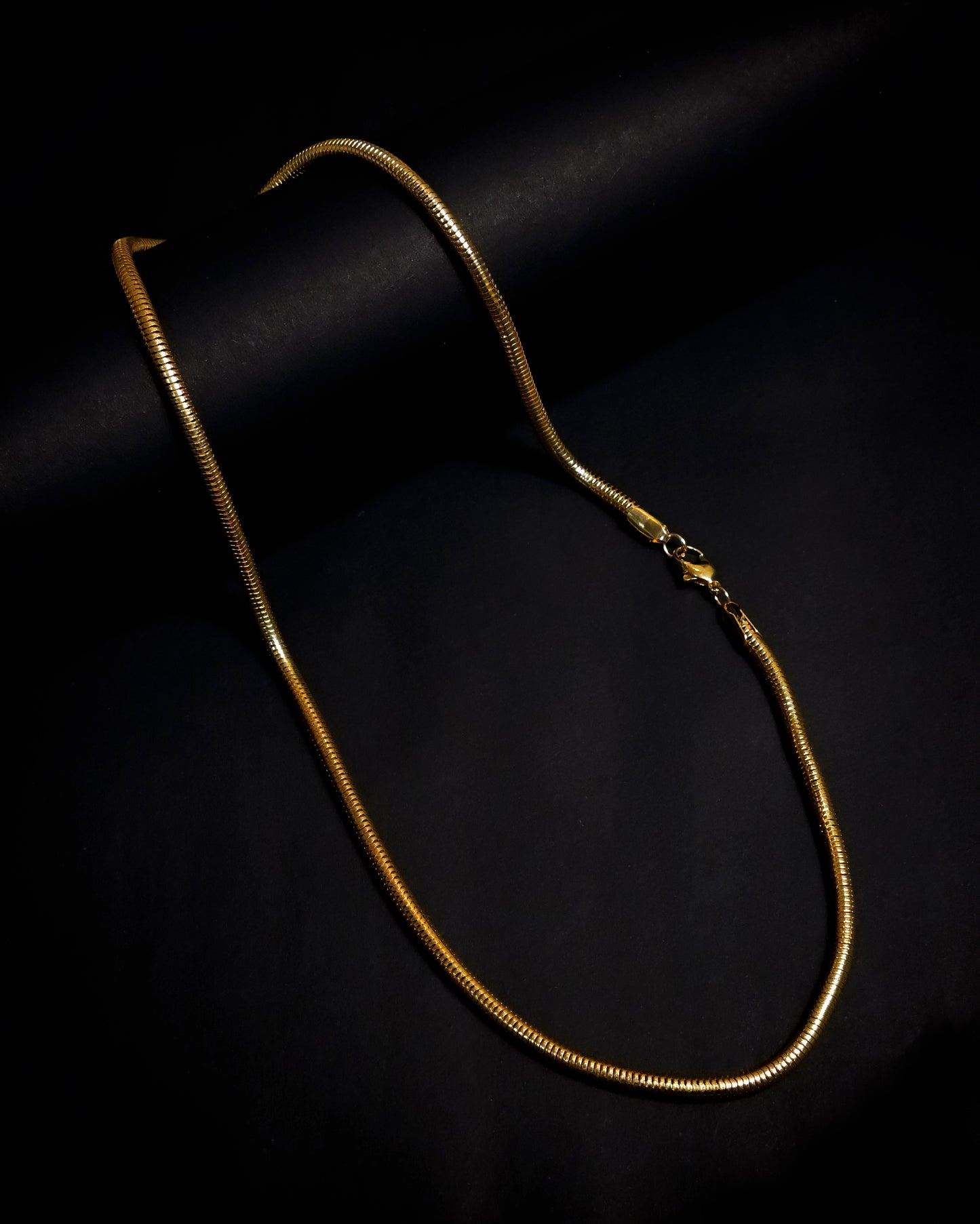 Elegant Artificial Gold Snake Chain Necklace for Men – Stylish & Durable Fashion Jewelry